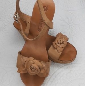 Rebels wedge Flower Sandel size 8